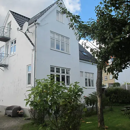 Sharon بيت ضيافة 3*